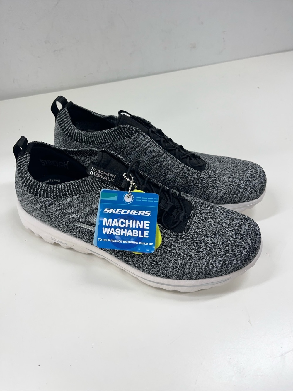 NWT Skechers Women's GoWalk Travel Radiant Moon Sneakers Shoes in Black Size 7